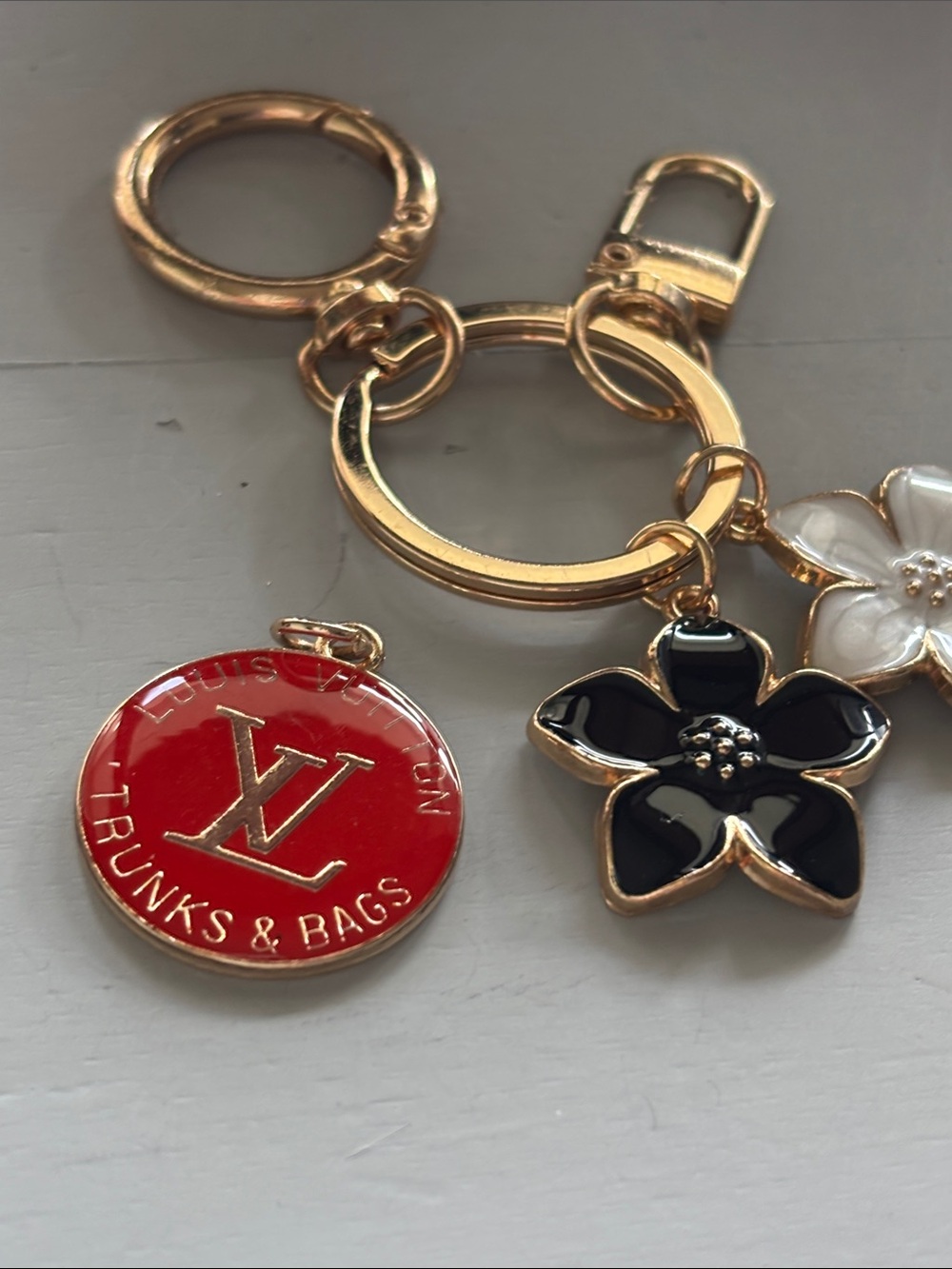 LV zipper pull - Picture 1 of 4